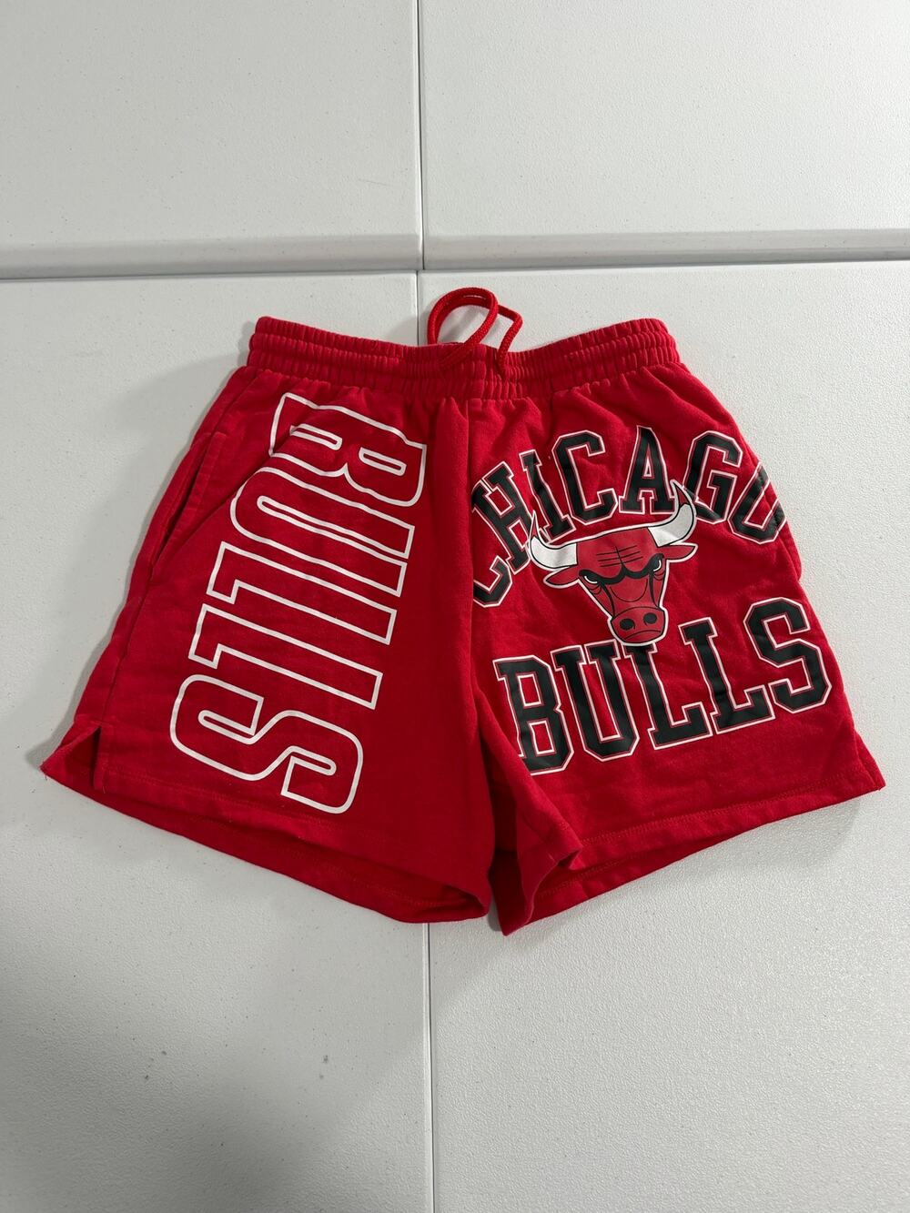 Chicago Bulls NBA Womens XS Red Fleece Shorts Bull Logo Drawstring